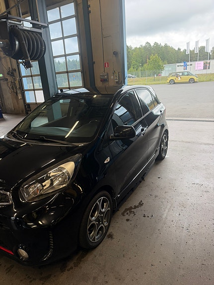 Kia Picanto 2 of 11