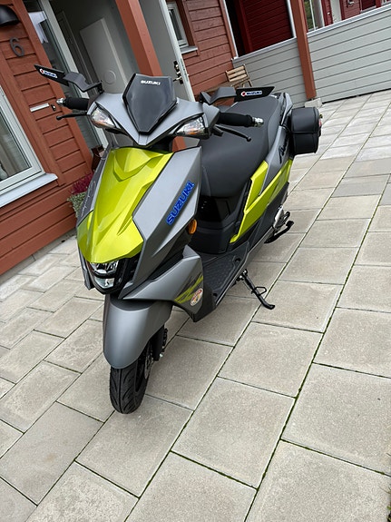Suzuki UN125 SPORT 2024 2 of 4