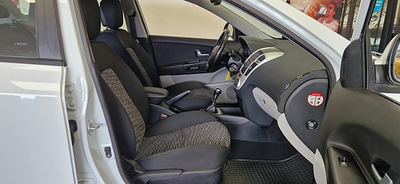 Kia Ceed 15 of 18
