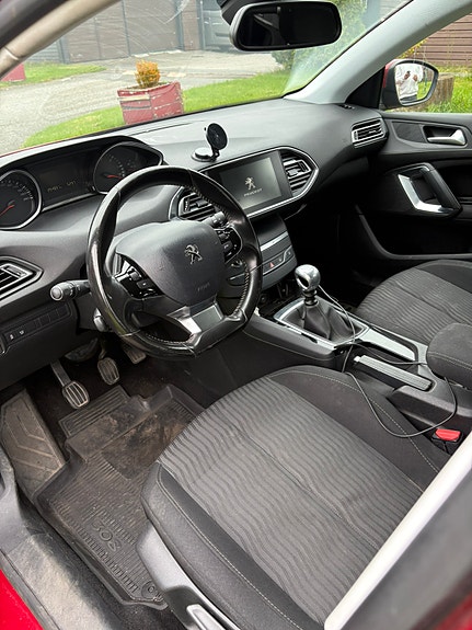 Peugeot 308 SW 5 of 8