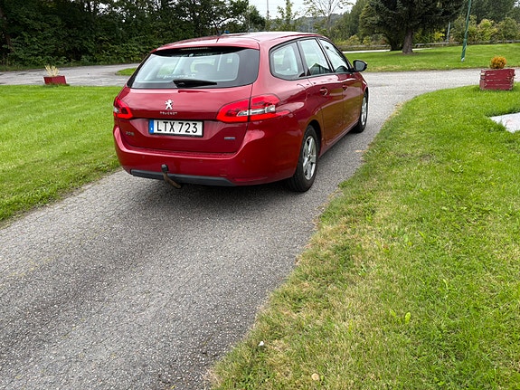 Peugeot 308 SW 4 of 8
