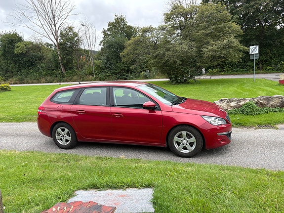 Peugeot 308 SW 2 of 8
