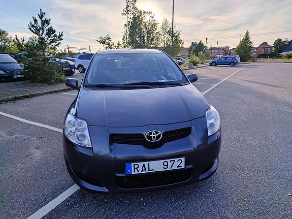 Toyota Auris 2 of 11