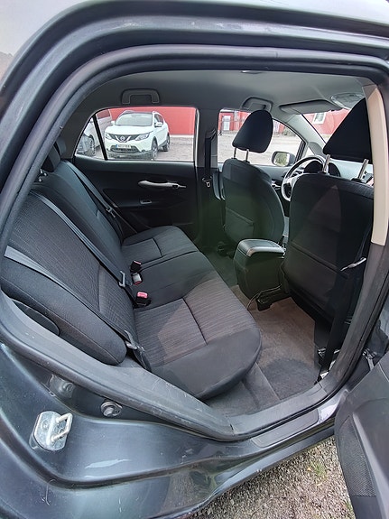 Toyota Auris 7 of 11
