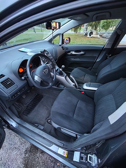 Toyota Auris 9 of 11