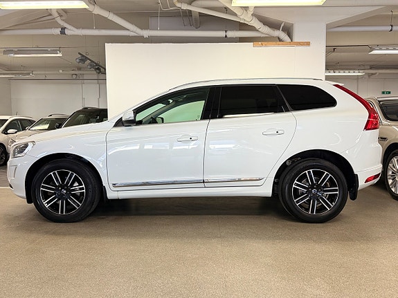Volvo XC60 2 of 15