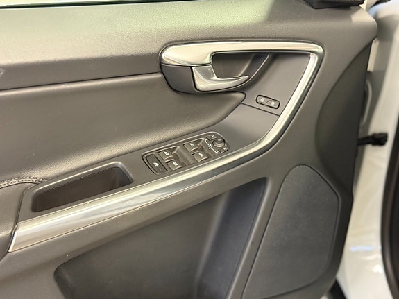 Volvo XC60 13 of 15