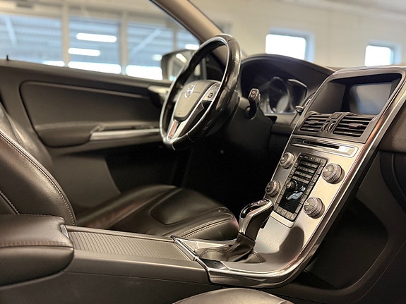 Volvo XC60 12 of 15
