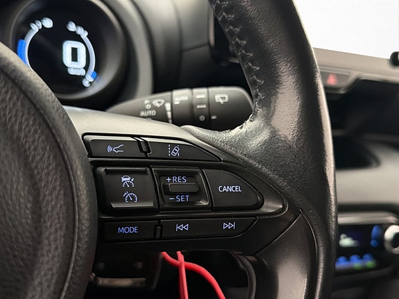 Toyota Yaris 13 of 30