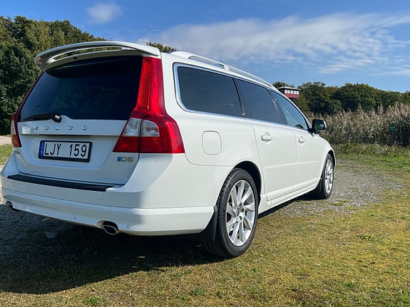 Volvo V70 2 of 4