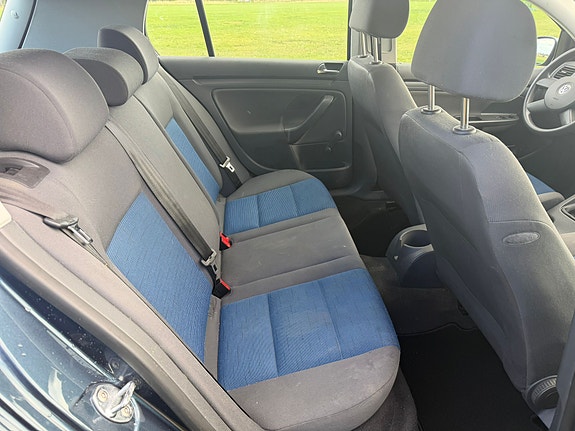 Volkswagen Golf V 7 of 7