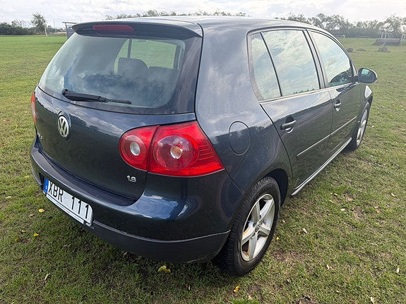 Volkswagen Golf V 2 of 7