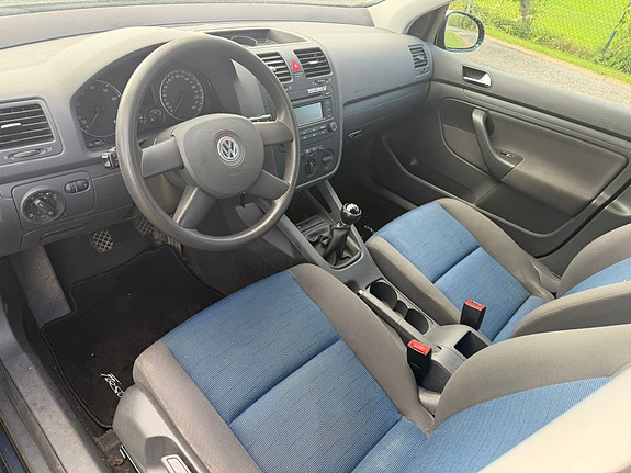 Volkswagen Golf V 5 of 7