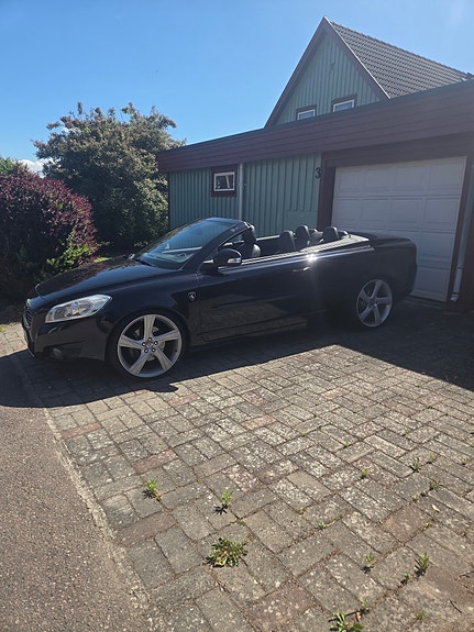 Volvo C70 2 of 7