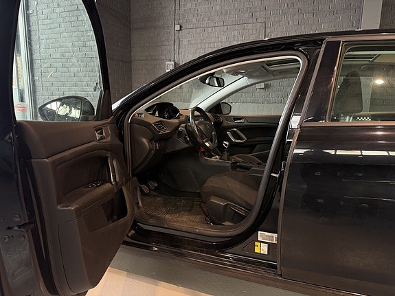 Peugeot 308 7 of 10