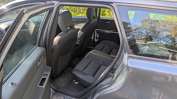 Volvo V50 3 of 8