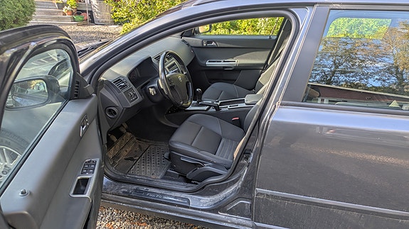 Volvo V50 2 of 8