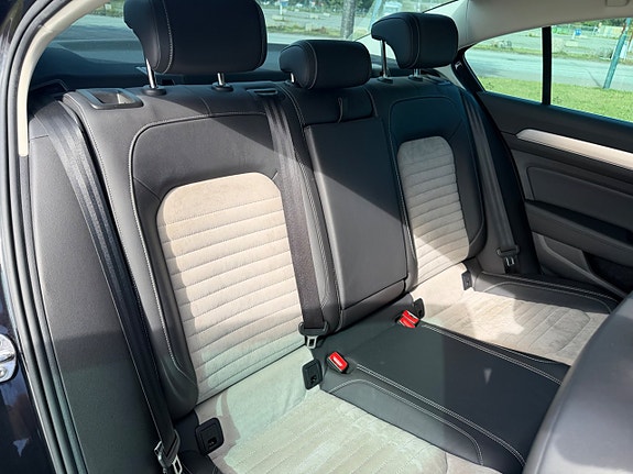 Volkswagen Passat 13 of 20