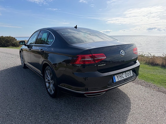 Volkswagen Passat 3 of 20