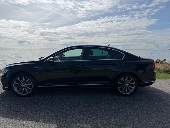 Volkswagen Passat 2 of 20
