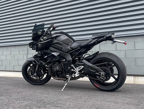 Yamaha MT-10 2 of 3
