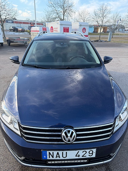 Volkswagen Passat 2 of 8