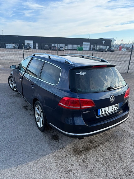 Volkswagen Passat 4 of 8