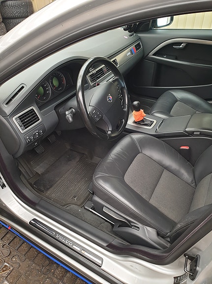 Volvo V70 6 of 8