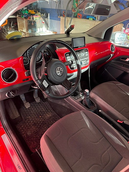 Volkswagen UP! 6 of 8