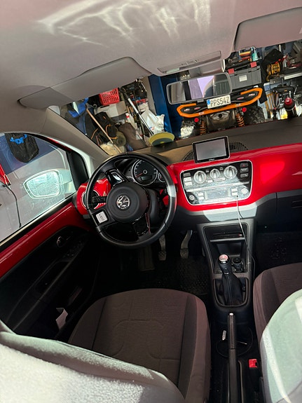 Volkswagen UP! 8 of 8
