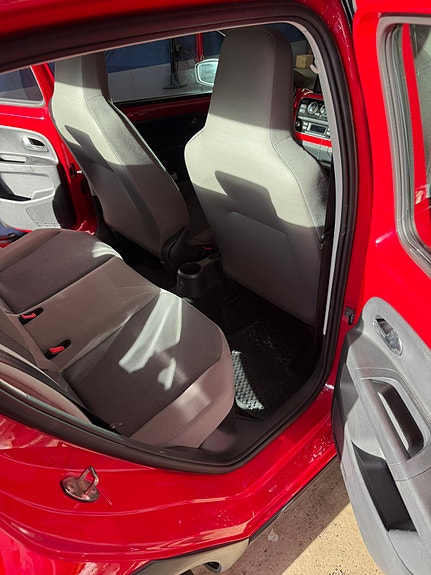 Volkswagen UP! 7 of 8