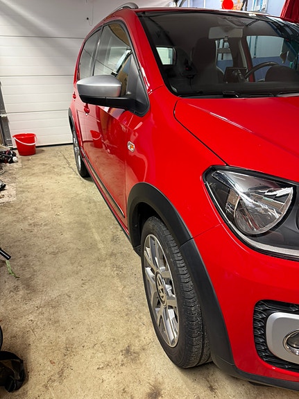 Volkswagen UP! 4 of 8