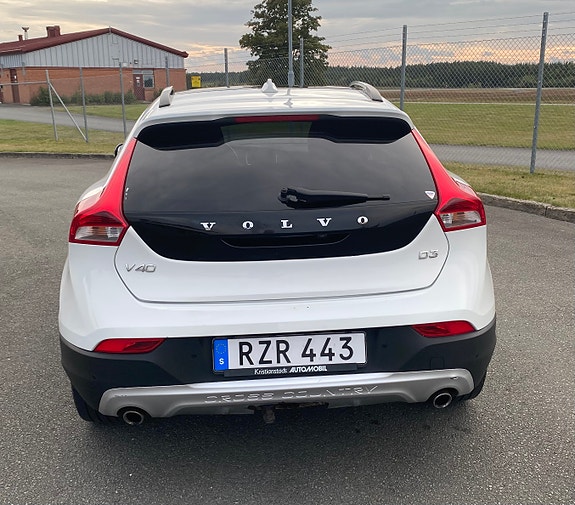 Volvo V40 Cross Country 7 of 13
