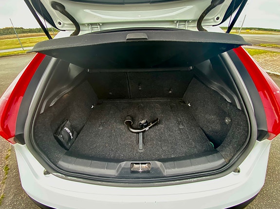 Volvo V40 Cross Country 10 of 13
