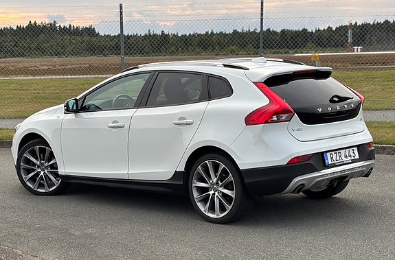 Volvo V40 Cross Country 4 of 13