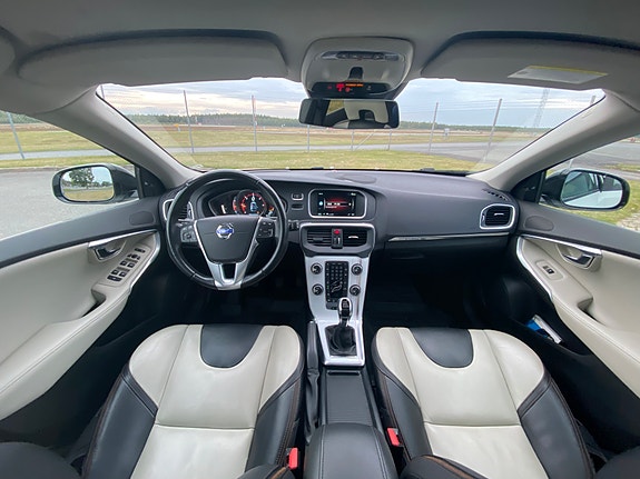 Volvo V40 Cross Country 8 of 13