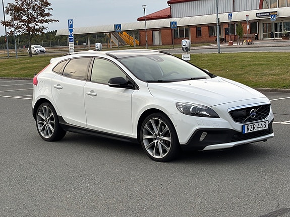 Volvo V40 Cross Country 3 of 13