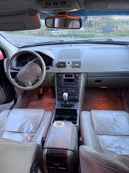 Volvo XC90 4 of 9