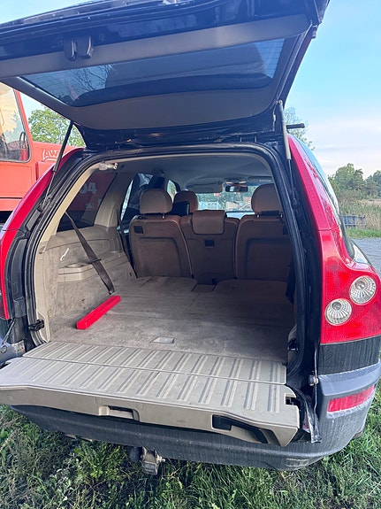 Volvo XC90 3 of 9