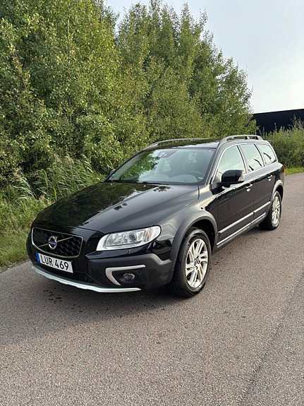 Volvo XC70 2 of 4