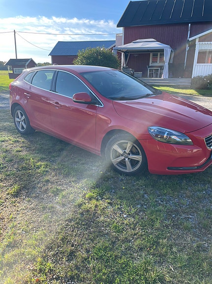Volvo V40 3 of 6