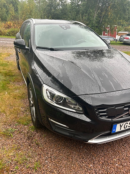 Volvo V60 Cross Country 3 of 9