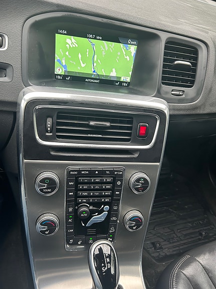 Volvo V60 Cross Country 8 of 9