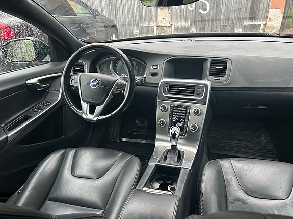 Volvo V60 Cross Country 4 of 9