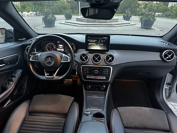 Mercedes-Benz CLA250 12 of 16