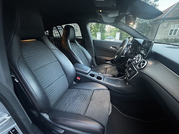 Mercedes-Benz CLA250 13 of 16