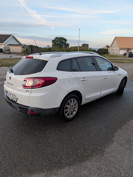 Renault Megane III 2 of 5