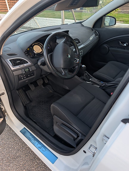 Renault Megane III 3 of 5