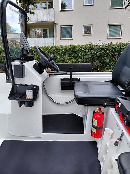 Crescent 430 styrpulpet med 20 hk Johnson + Trailer 9 of 30