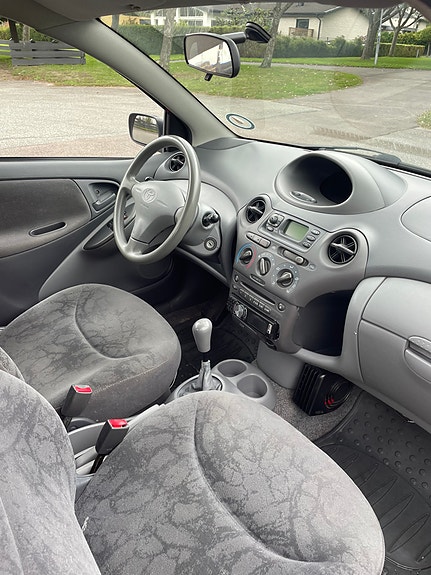 Toyota Yaris 9 of 11